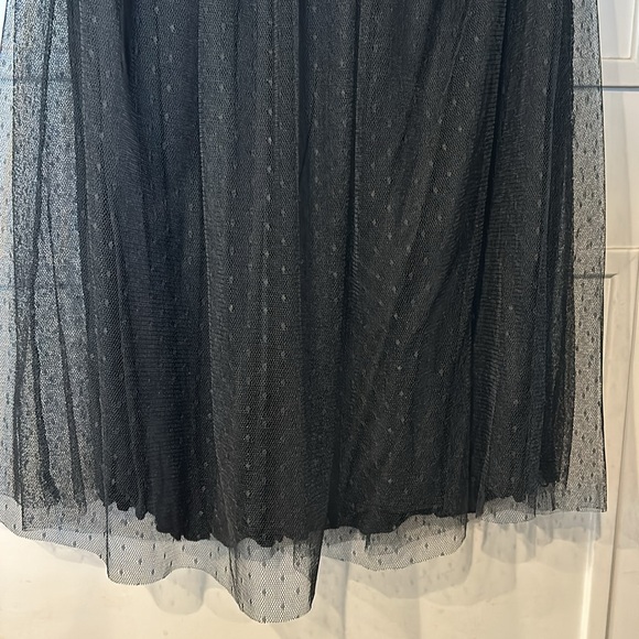 Black Tulle Overlay Longer length Top- L - Picture 3 of 8